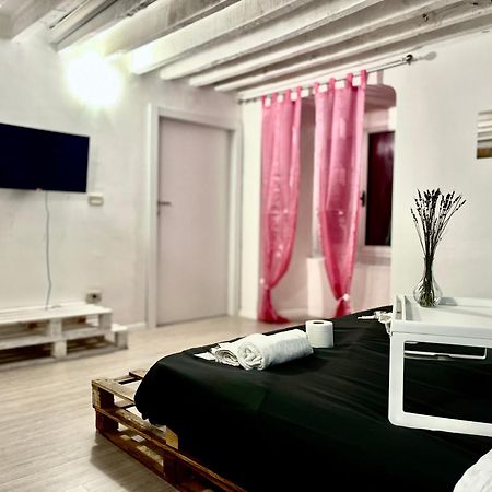 Genova Centro Affittacamere- Bagno In Comune Exterior foto