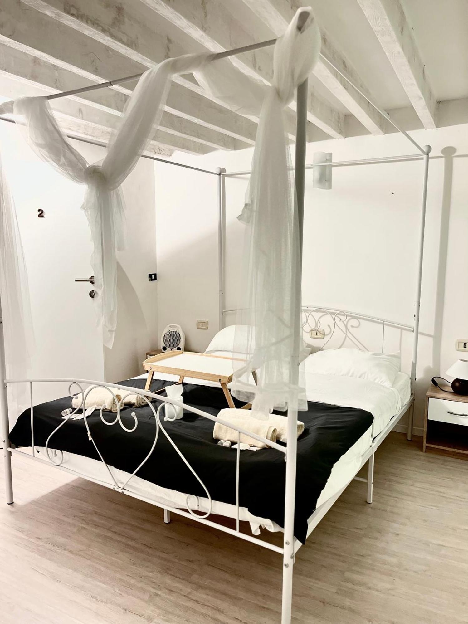 Genova Centro Affittacamere- Bagno In Comune Exterior foto