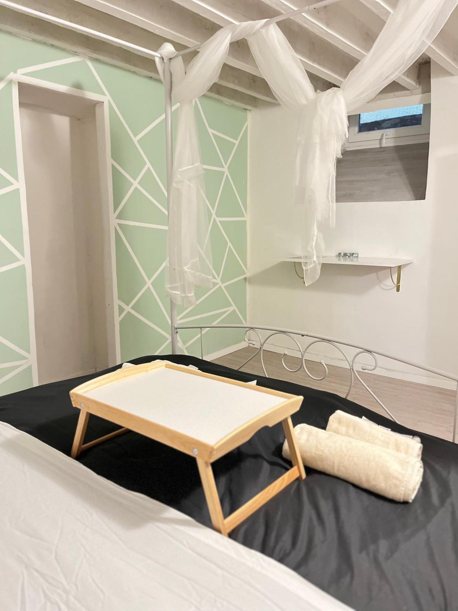 Genova Centro Affittacamere- Bagno In Comune Exterior foto